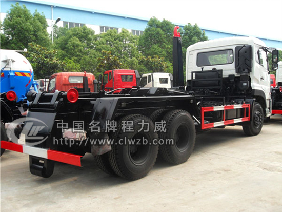 東風(fēng)天龍后雙橋鉤臂式垃圾車