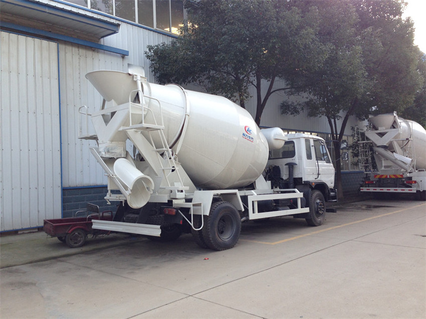 東風6-7方攪拌車