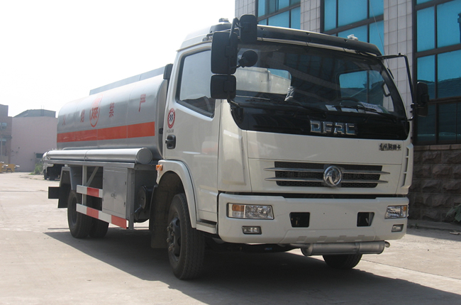 東風(fēng)多利卡8-10噸加油車 東風(fēng)多利卡8-10噸加油車