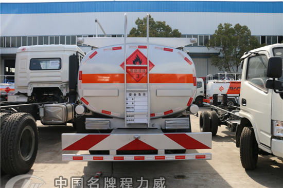 國五東風(fēng)12.5方運(yùn)油車 國五東風(fēng)12.5方運(yùn)油車