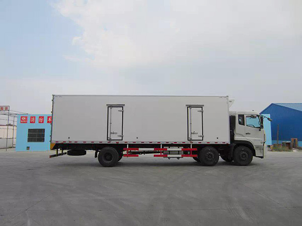 東風天龍9.4米貨廂冷藏車