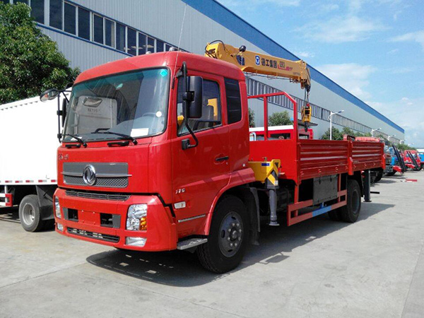 東風(fēng)天錦5.8米隨車吊 東風(fēng)天錦5.8米隨車吊