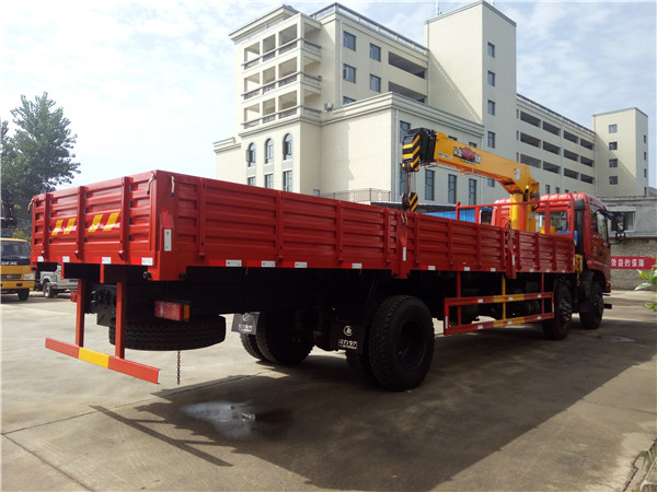 東風前四后四飛濤8噸隨車吊 東風前四后四飛濤8噸隨車吊