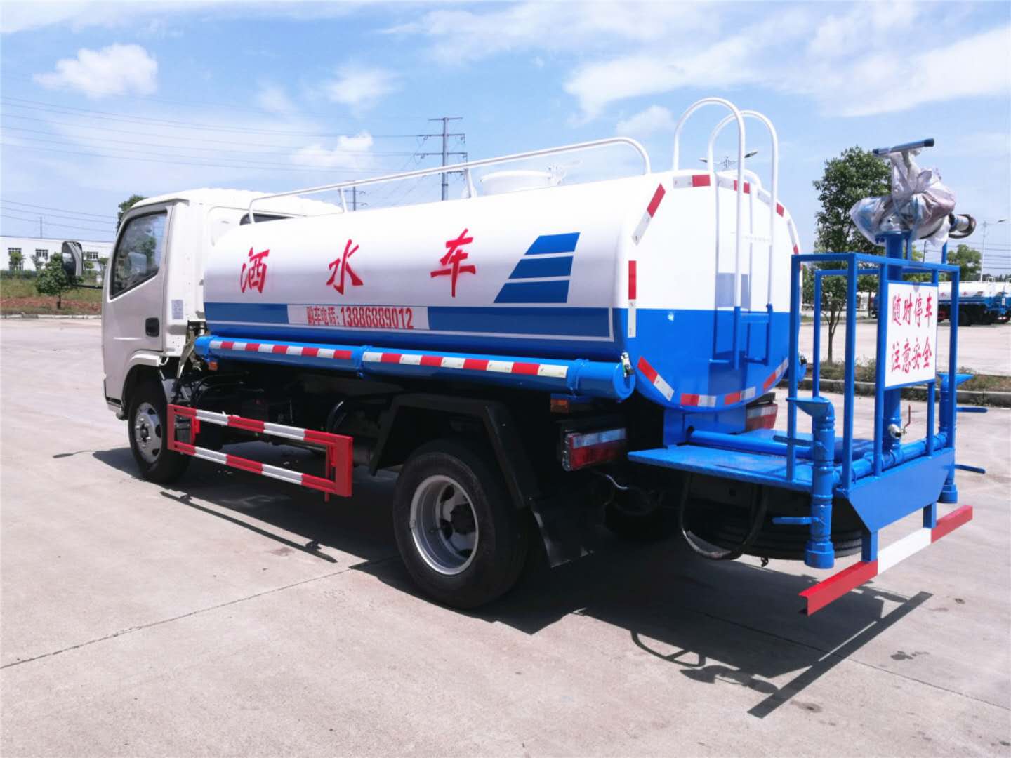 東風福瑞卡5噸灑水車