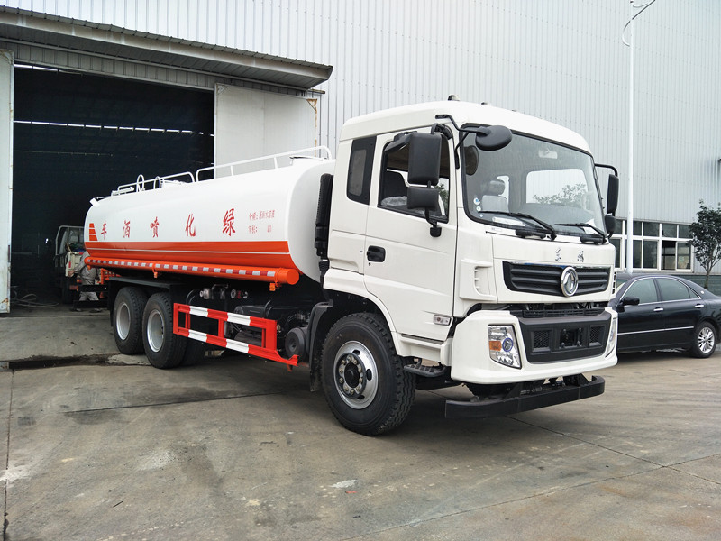 東風(fēng)新款雙橋灑水車