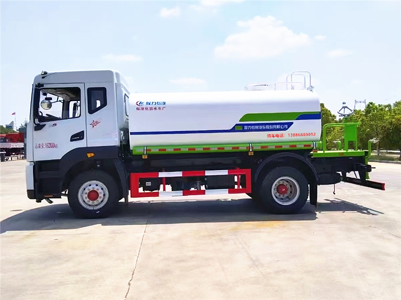 東風多利卡D9灑水車