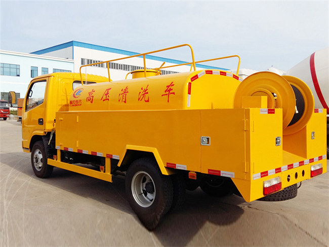 東風多利卡8噸高壓清洗車