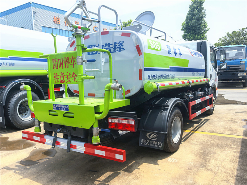 東風(fēng)專致5噸灑水車