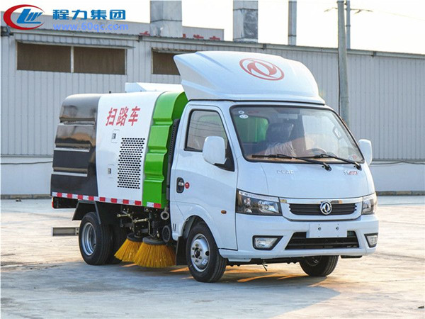 東風途逸3方掃路車