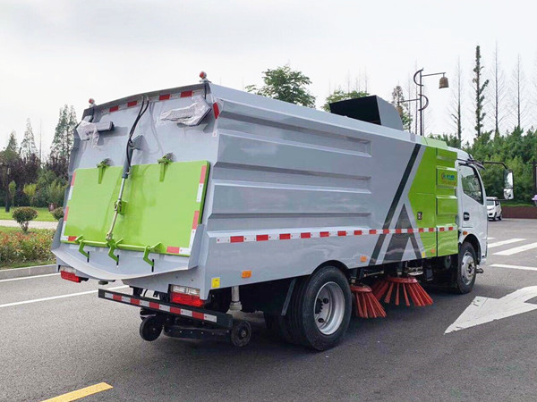 東風凱普特8方掃路車 東風凱普特8方掃路車