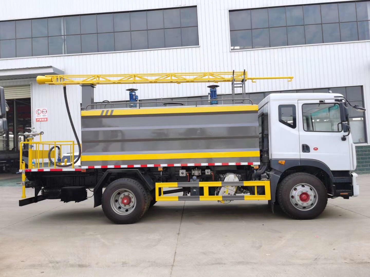 東風(fēng)D9鐵路抑塵車 東風(fēng)D9鐵路抑塵車